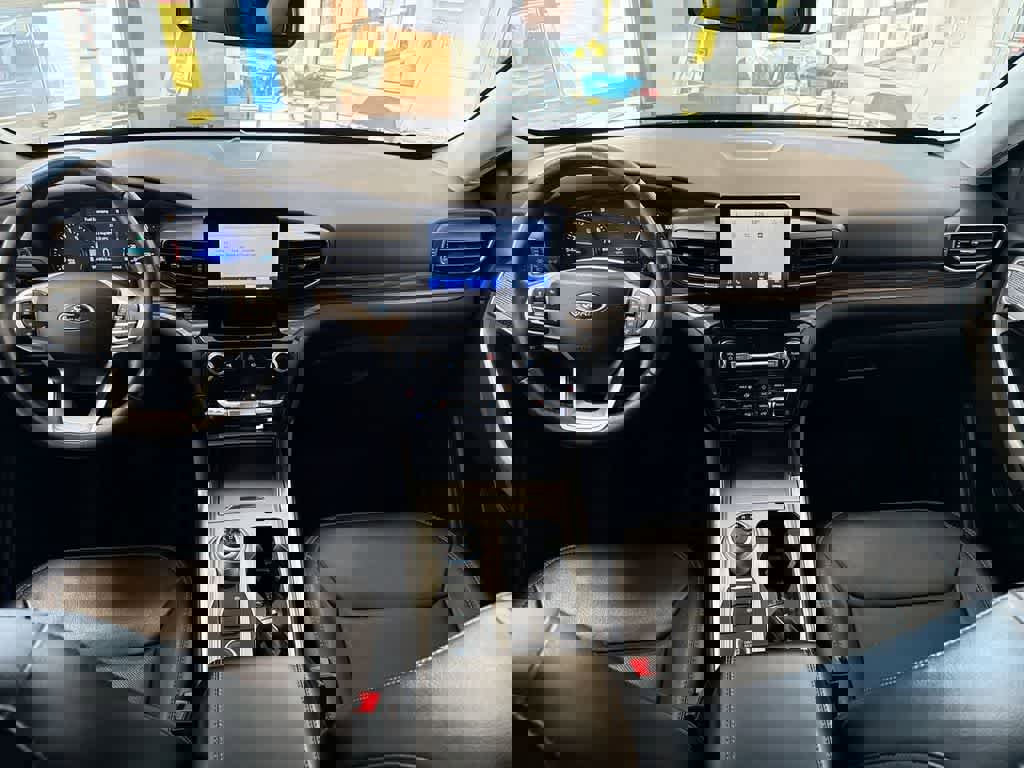 Used 2022 Ford Explorer Limited w/ Equipment Group 301A image 16