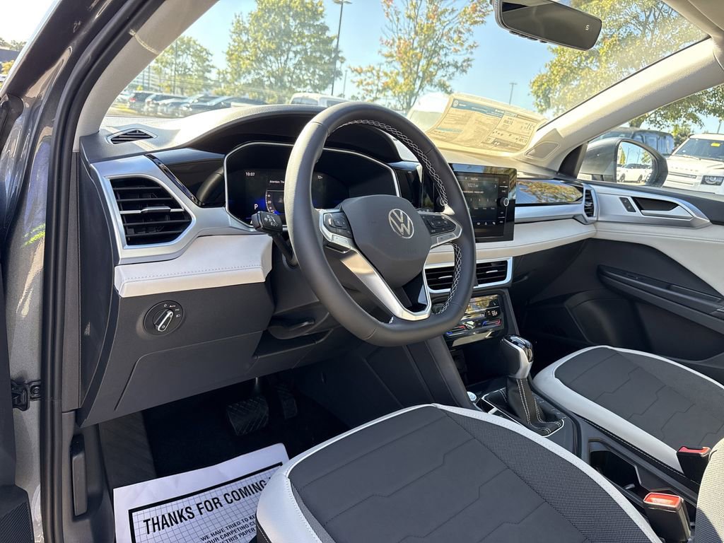 New 2025 Volkswagen Taos SE image 10