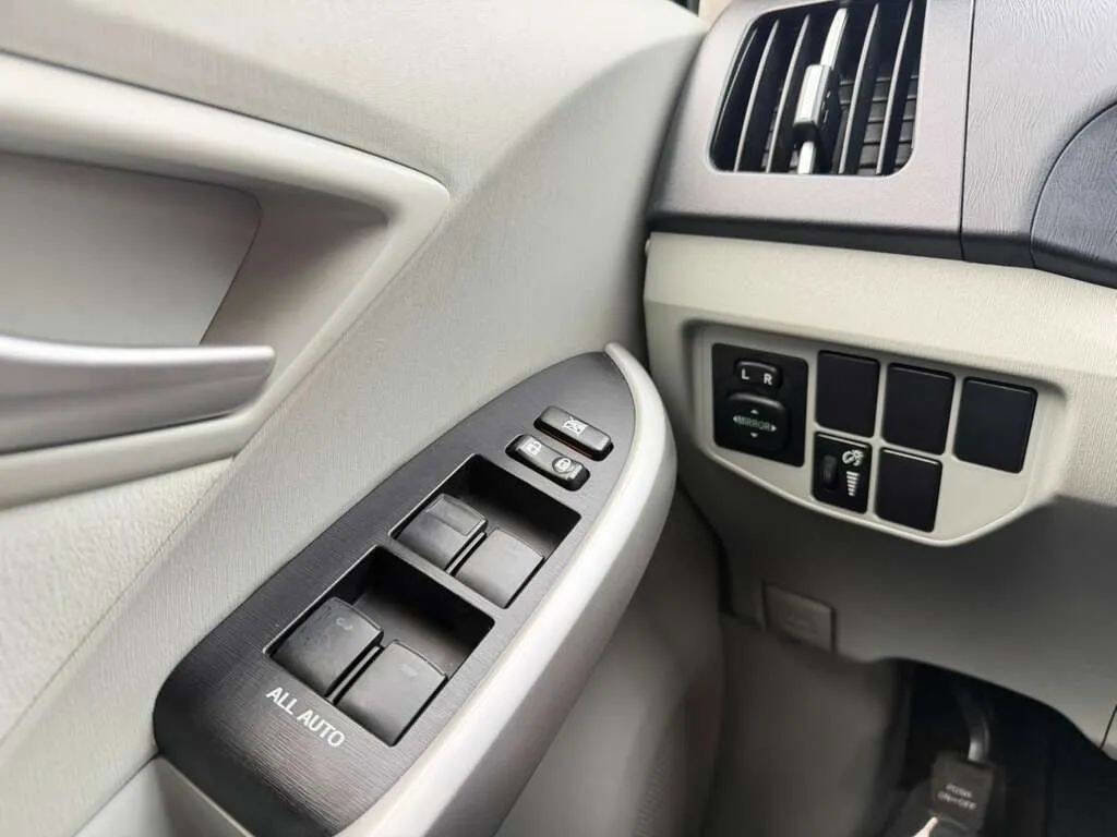 Used 2013 Toyota Prius Two image 10