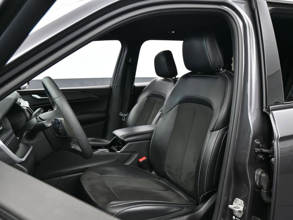 Used 2023 Jeep Grand Cherokee L Laredo AWD/4WD image 10