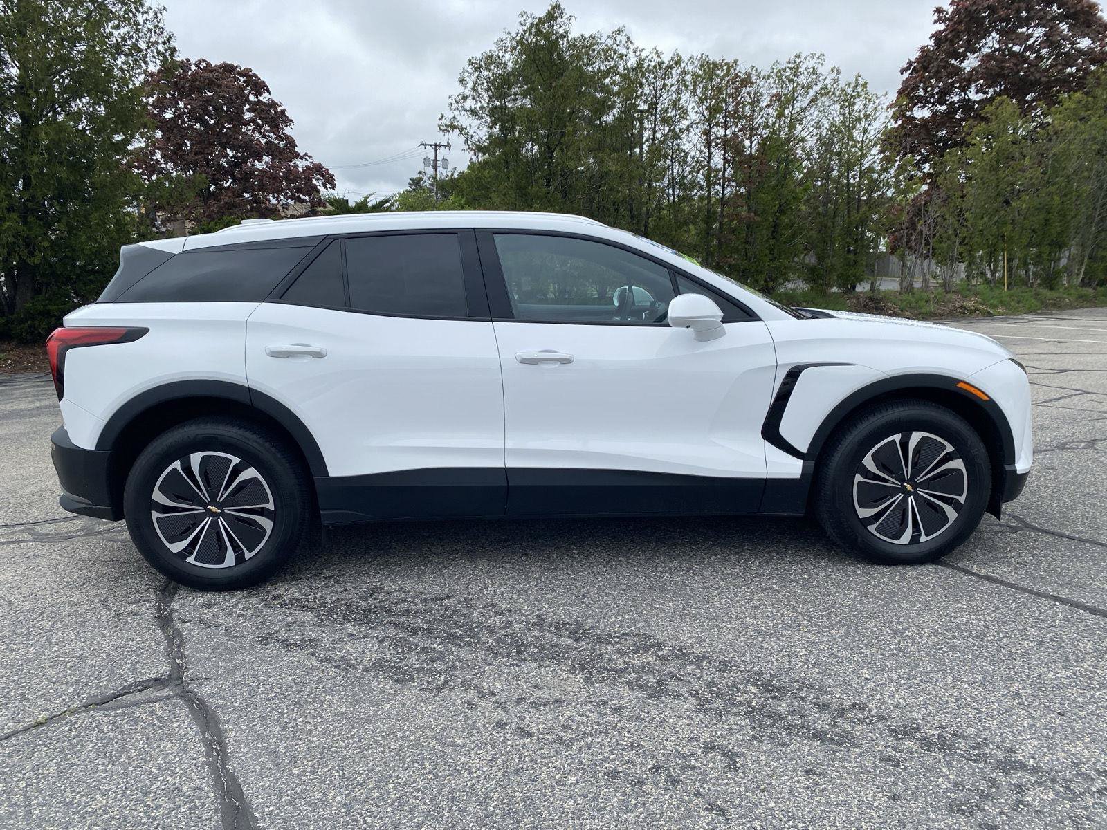 Used 2024 Chevrolet Blazer EV LT AWD/4WD image 8