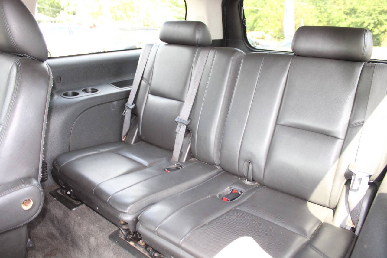 Used 2013 Cadillac Escalade ESV Luxury AWD/4WD image 22