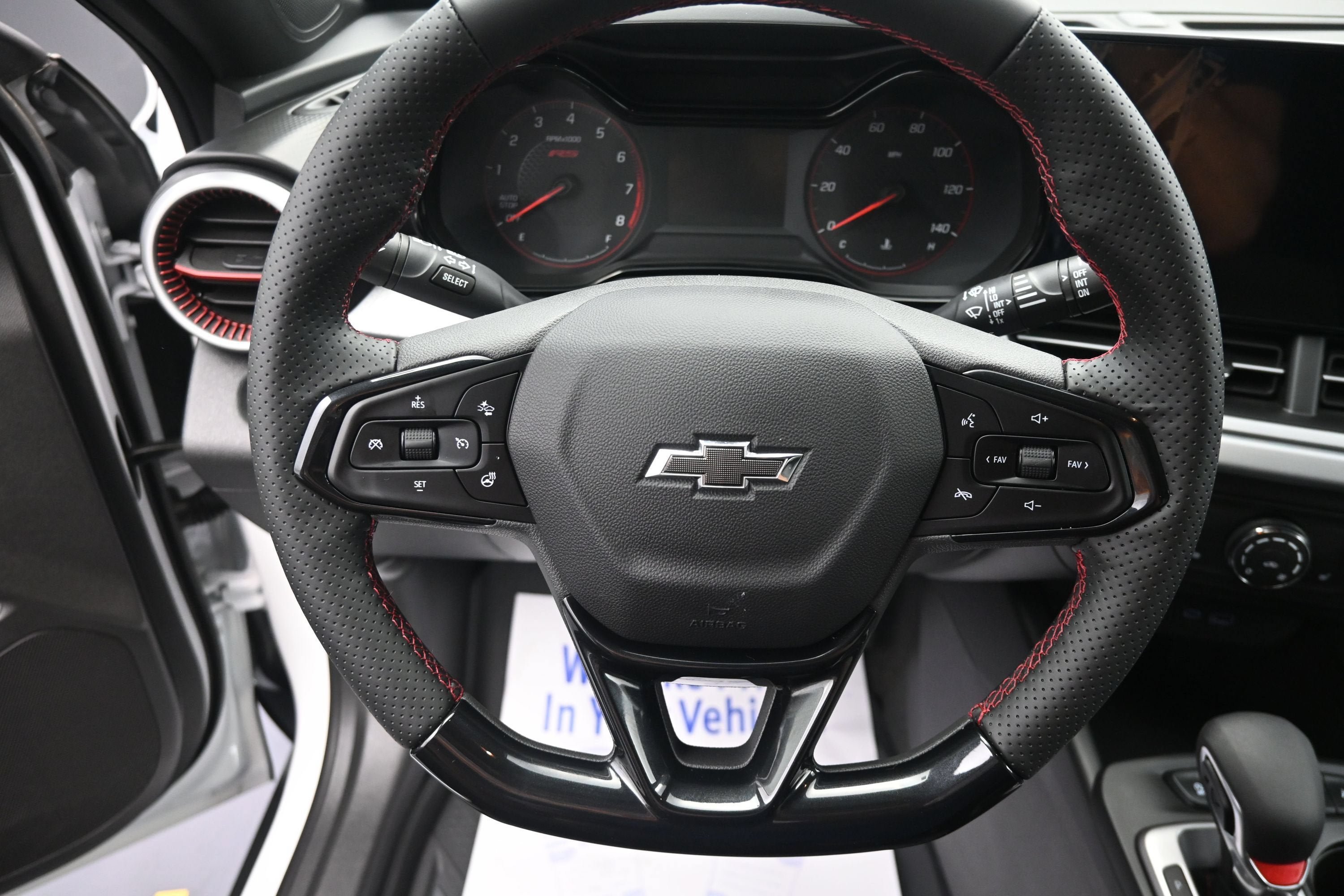 Used 2025 Chevrolet Trax RS w/ Sunroof Package FWD image 11