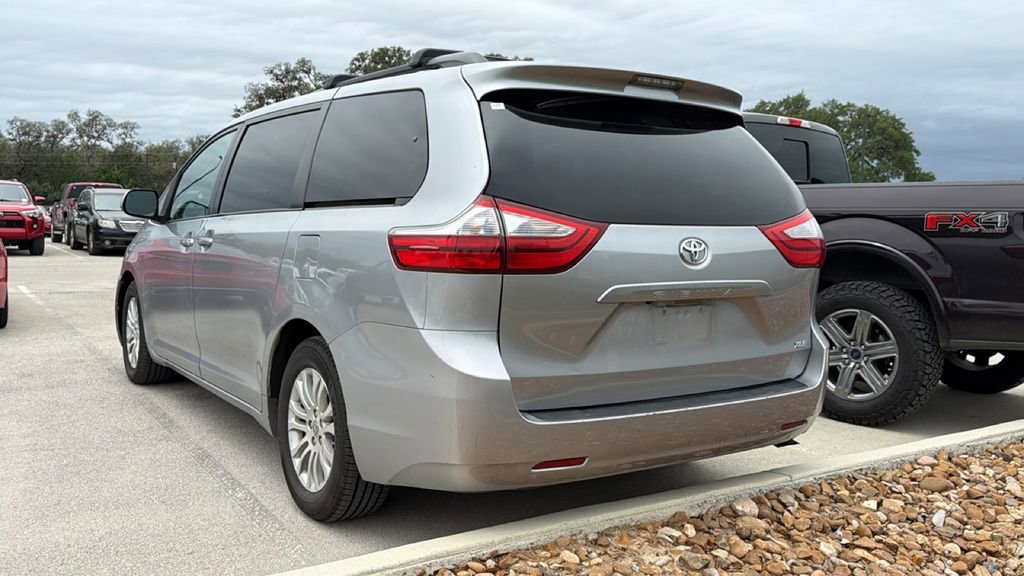 Used 2016 Toyota Sienna XLE FWD image 7