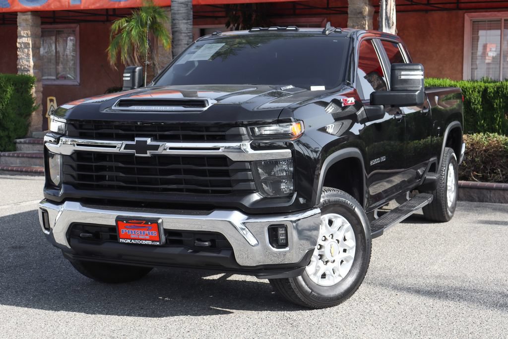 Used 2024 Chevrolet Silverado 2500 LT w/ Convenience Package AWD/4WD image 4