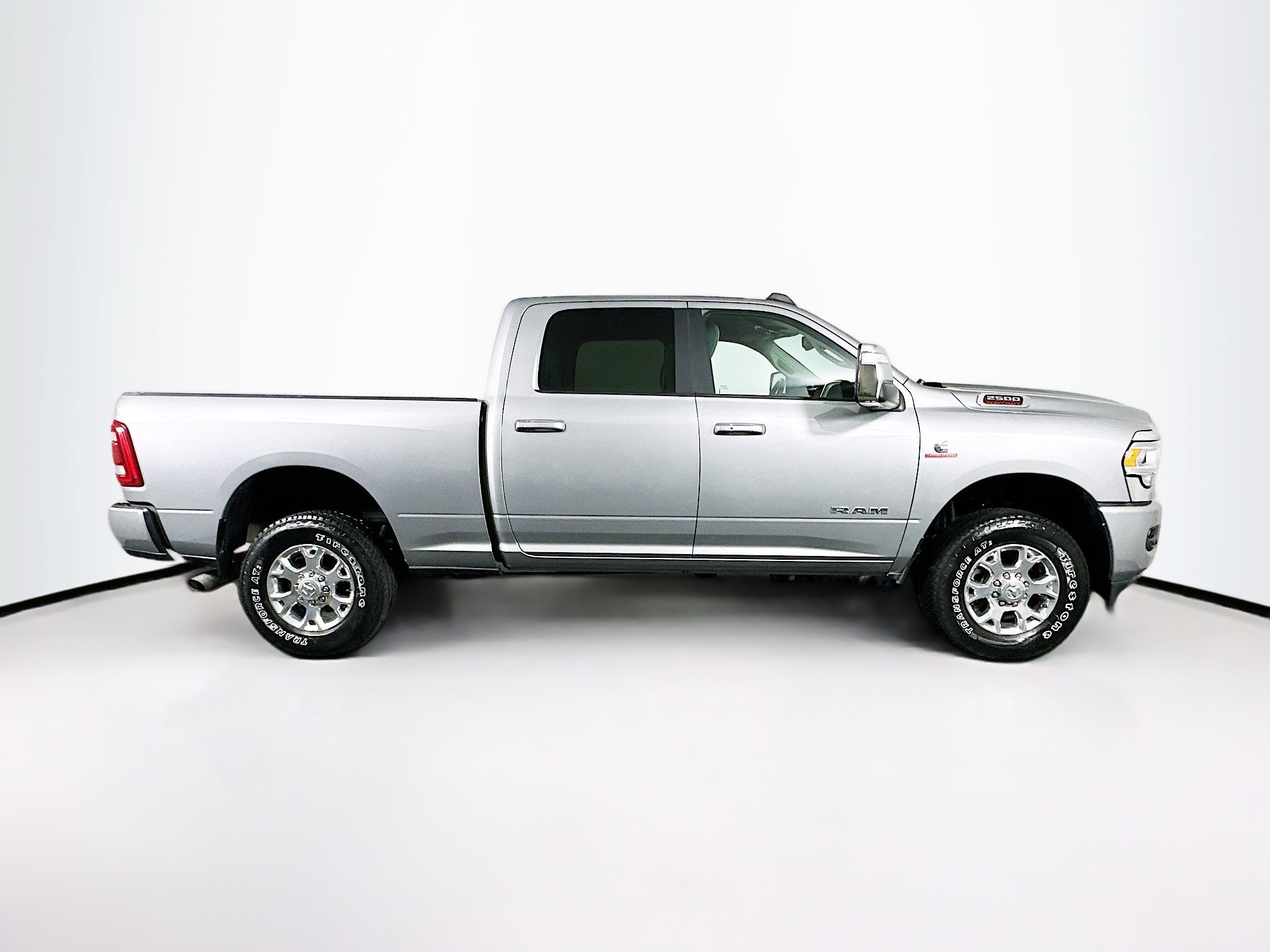 Used 2024 RAM 2500 Laramie AWD/4WD image 10