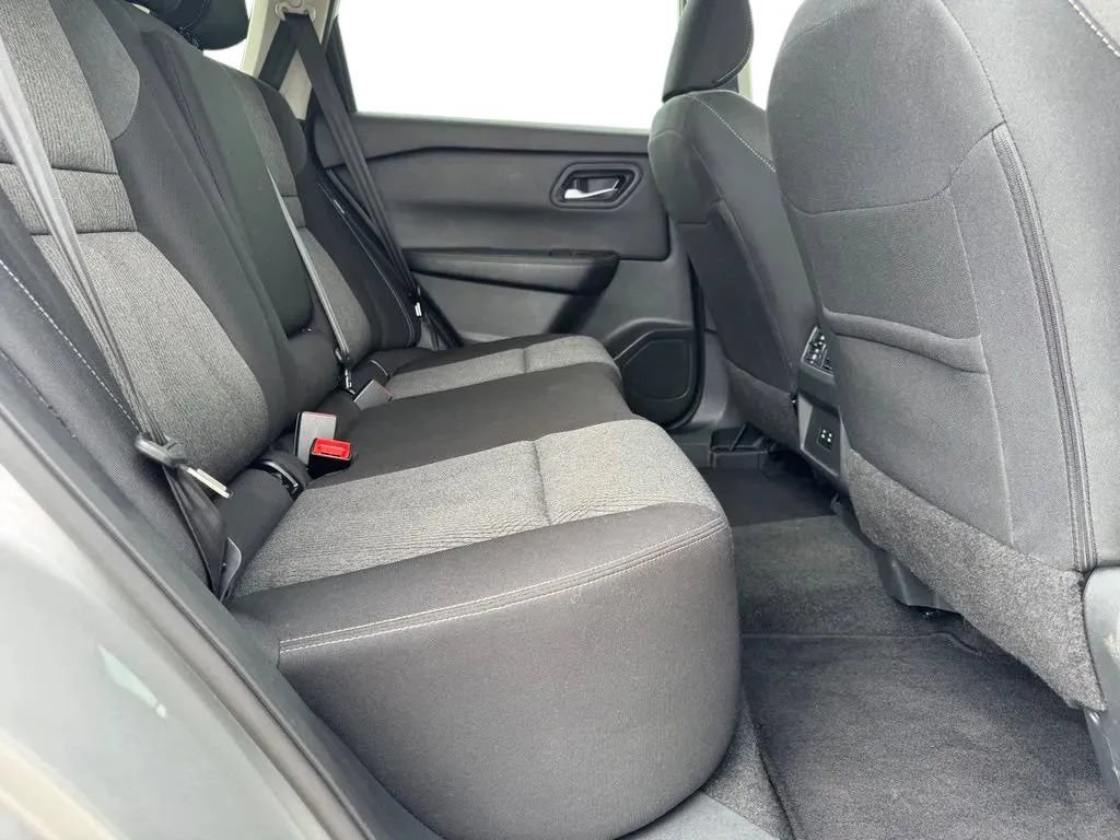 Used 2024 Nissan Rogue SV FWD image 16