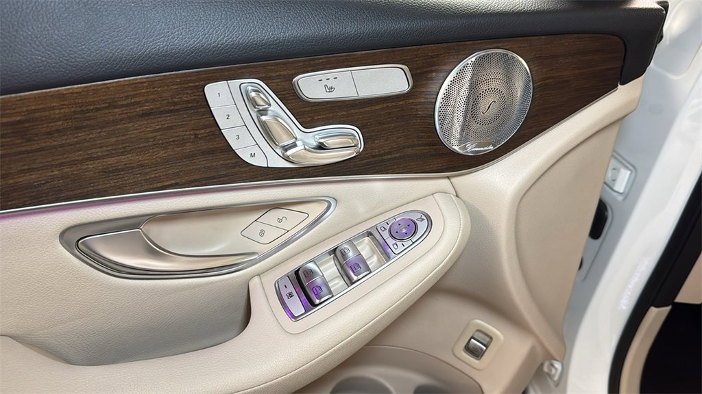 Used 2020 Mercedes-Benz GLC 300 4MATIC image 25