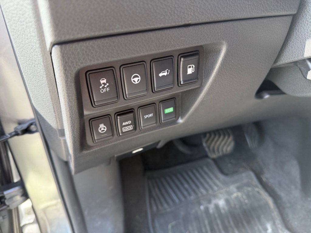 Used 2020 Nissan Rogue SV w/ Premium Package AWD/4WD image 6