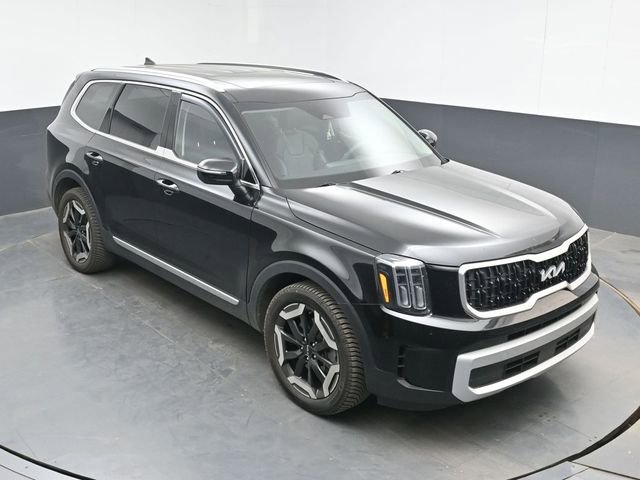 Used 2024 Kia Telluride EX w/ EX Captain's Chair Package AWD/4WD image 13