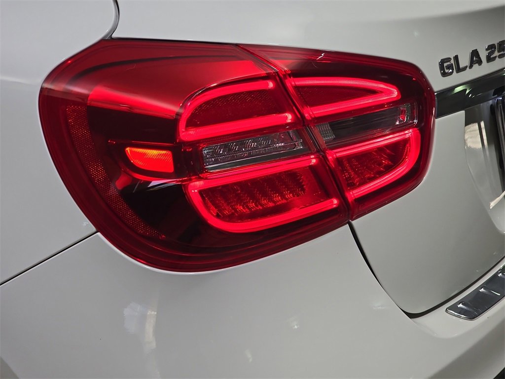 Used 2015 Mercedes-Benz GLA 250 4MATIC image 38