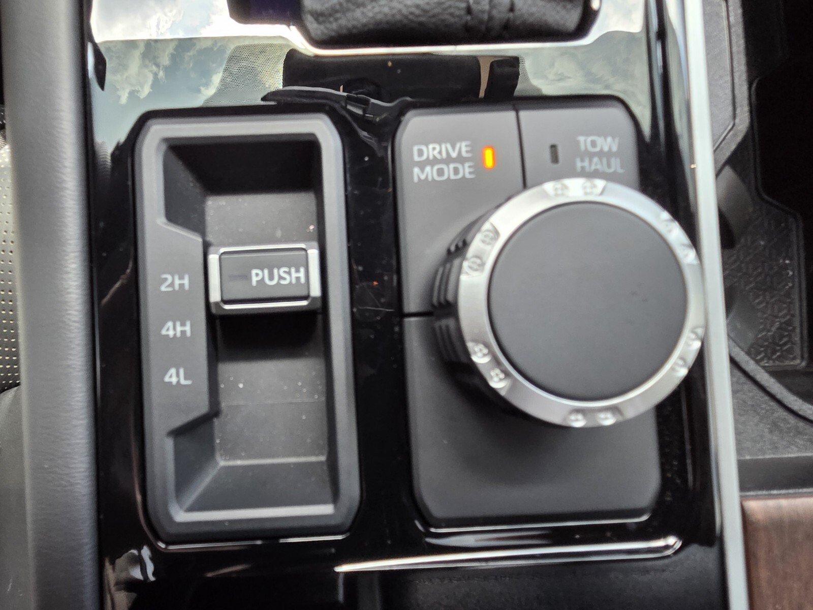 Used 2025 Toyota Sequoia Capstone AWD/4WD image 17