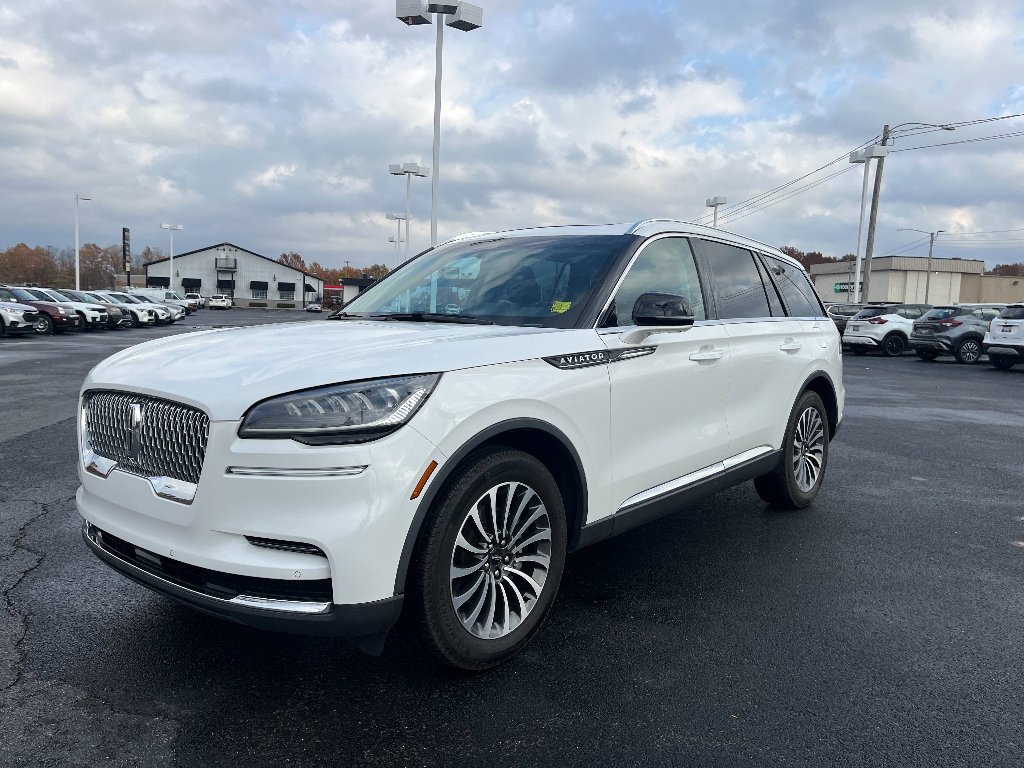 Used 2023 Lincoln Aviator Reserve AWD/4WD image 3