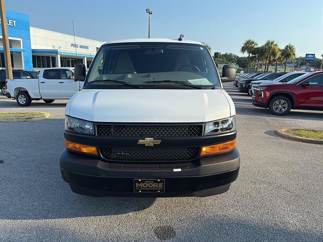 Used 2025 Chevrolet Express 2500 w/ Enhanced Convenience Package RWD image 2