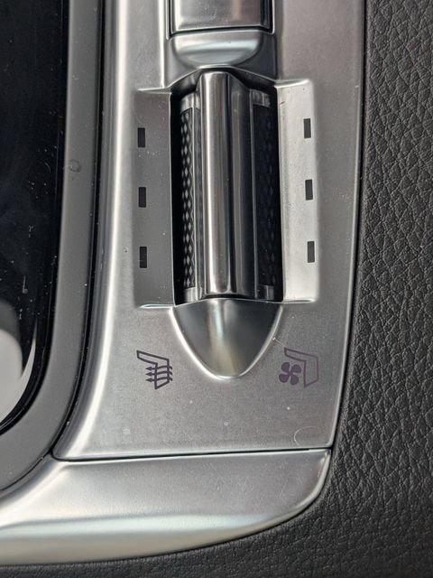 Certified 2025 Kia Carnival SX FWD image 23