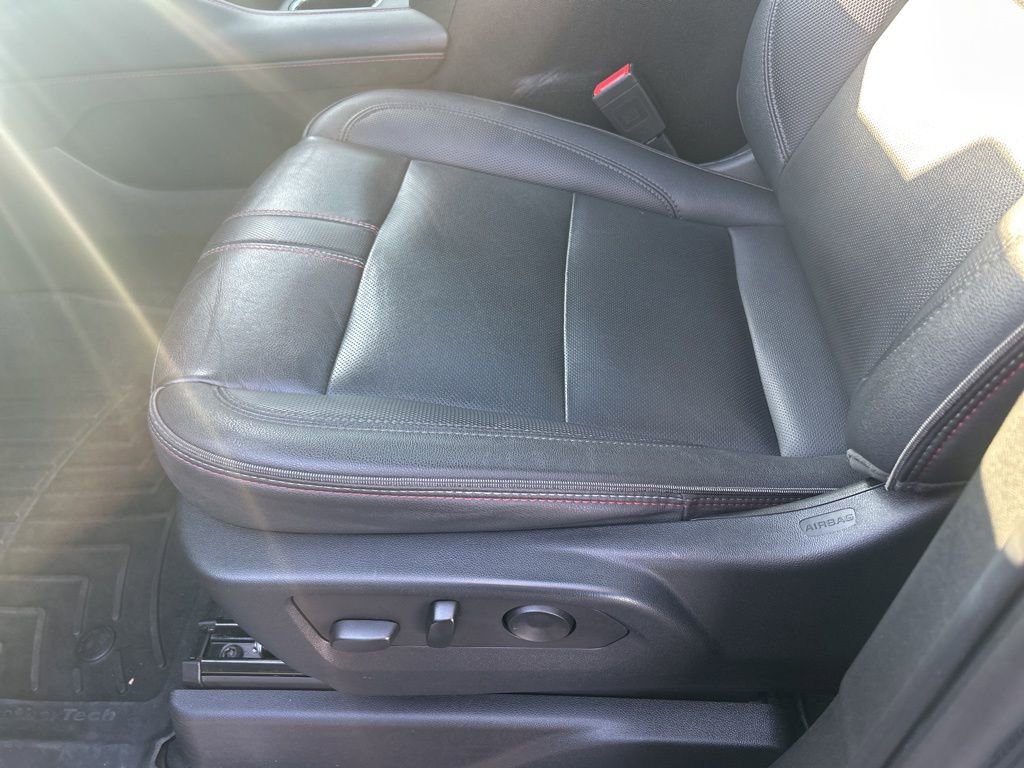 Used 2022 Chevrolet Suburban RST w/ Luxury Package image 19