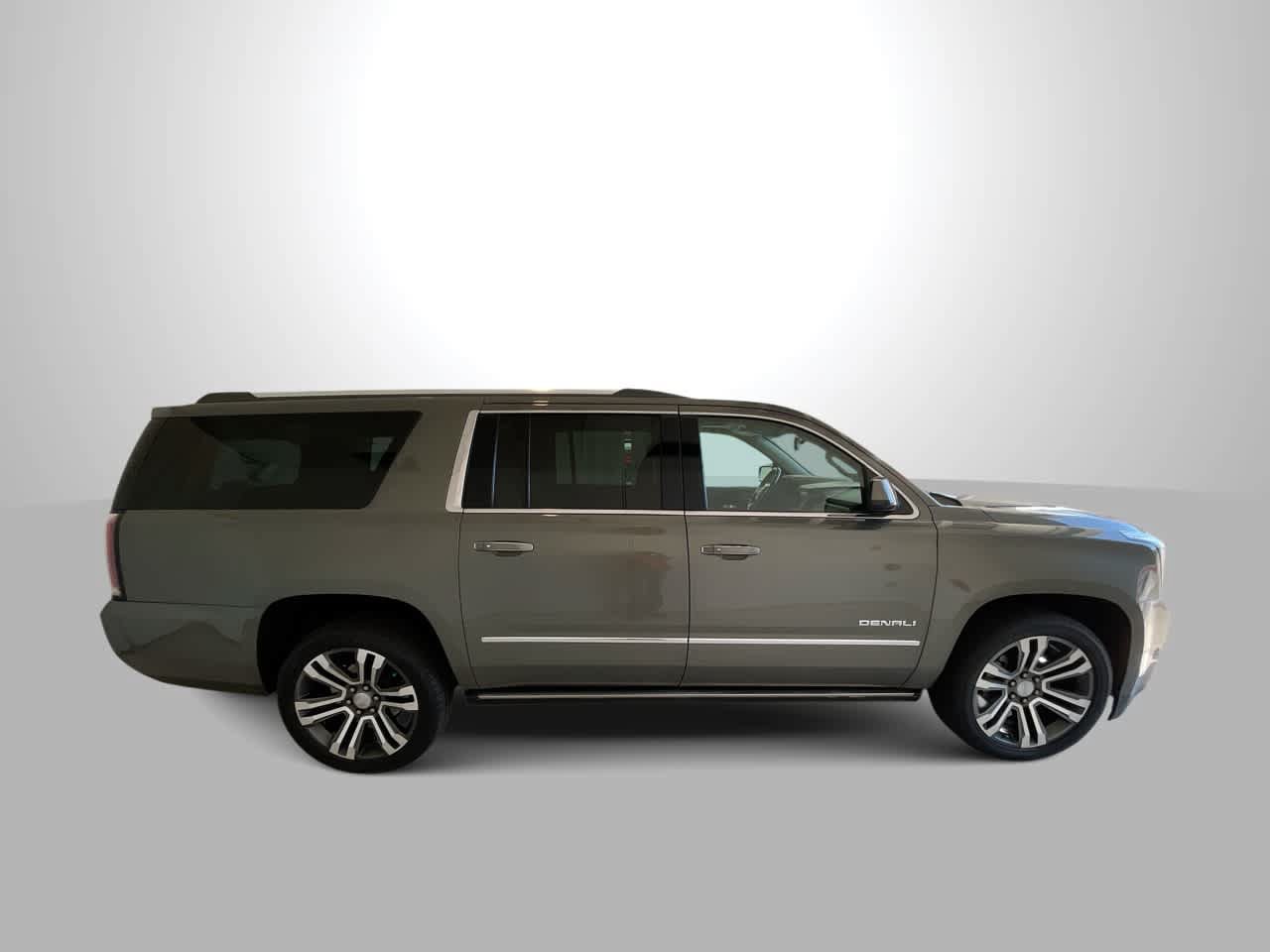 Used 2018 GMC Yukon XL Denali w/ Denali Ultimate Package AWD/4WD image 9