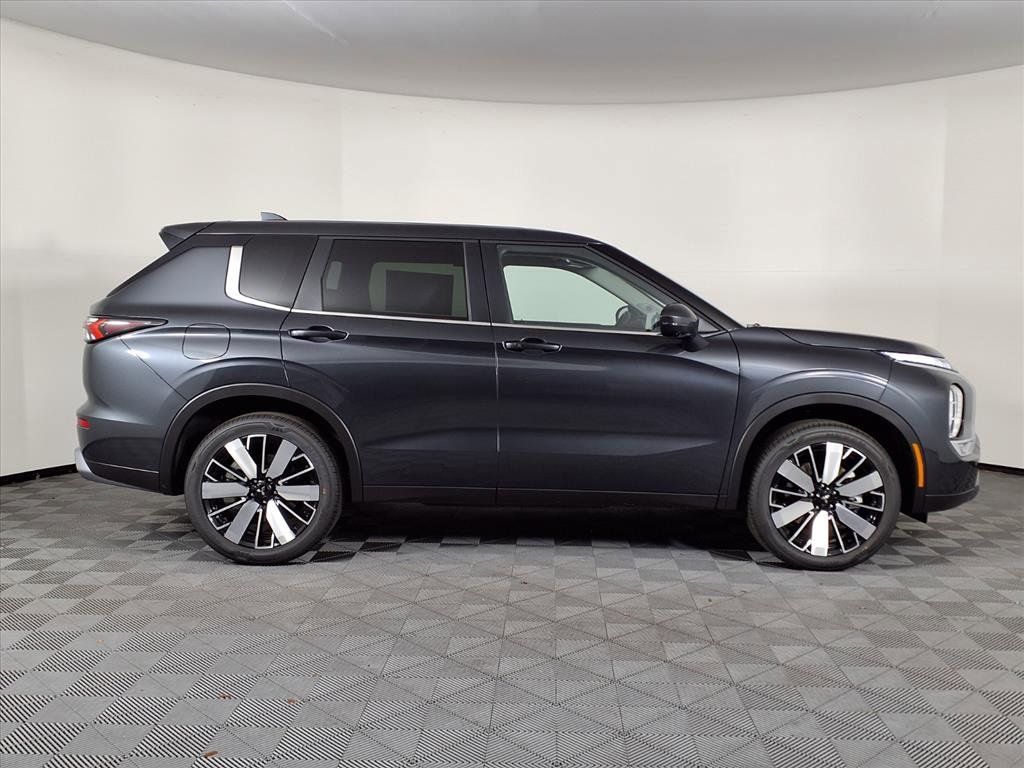 New 2025 Mitsubishi Outlander SE image 26