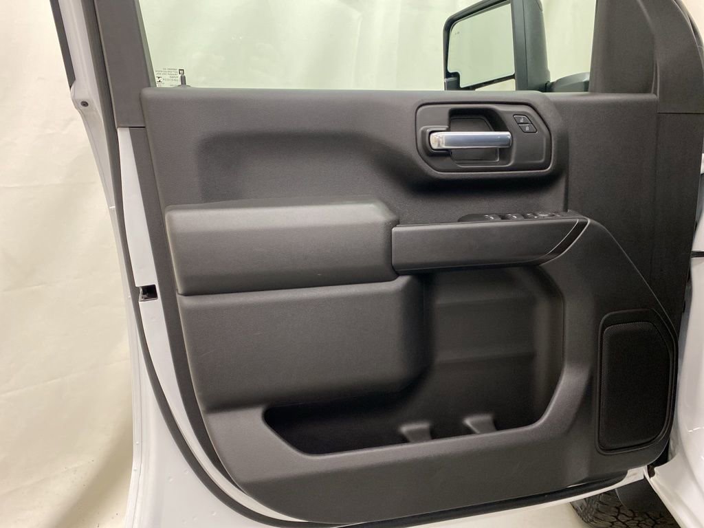 Used 2024 Chevrolet Silverado 2500 Custom w/ Custom Value Package image 9