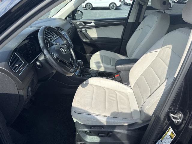 Used 2019 Volkswagen Tiguan SEL Premium w/ 3rd Row Seat Package image 9