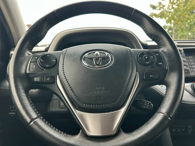 Used 2018 Toyota RAV4 Limited AWD/4WD image 26