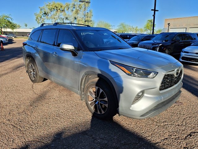 Used 2022 Toyota Highlander XLE FWD image 5