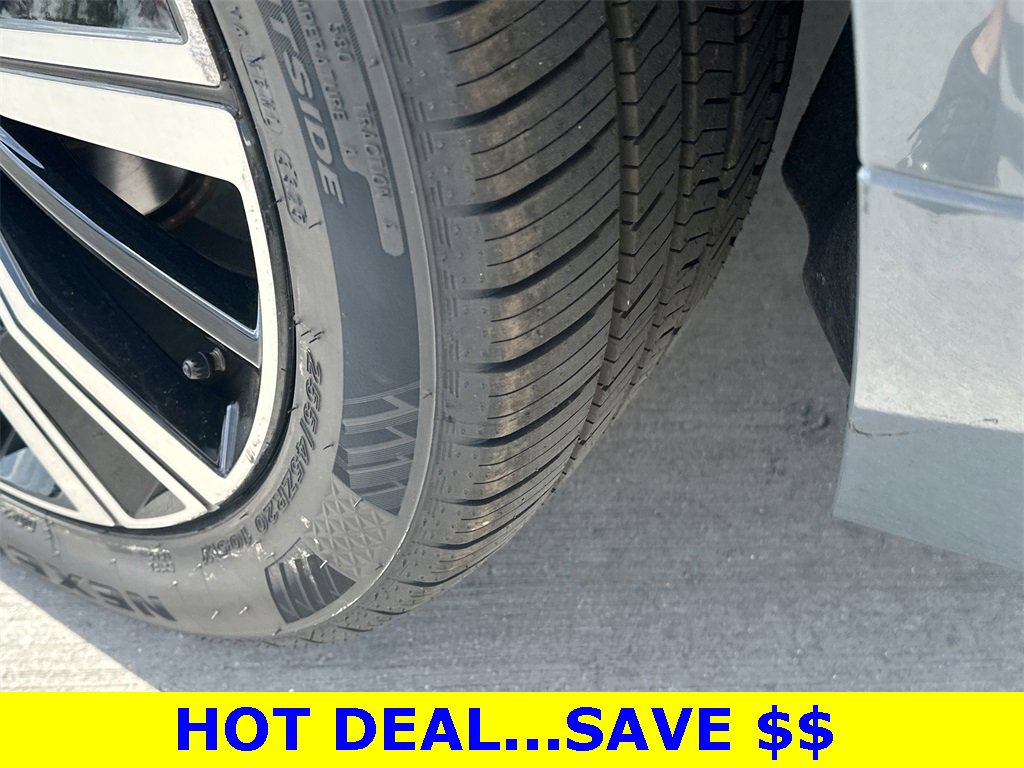 Used 2023 Volvo XC60 B5 Plus image 12