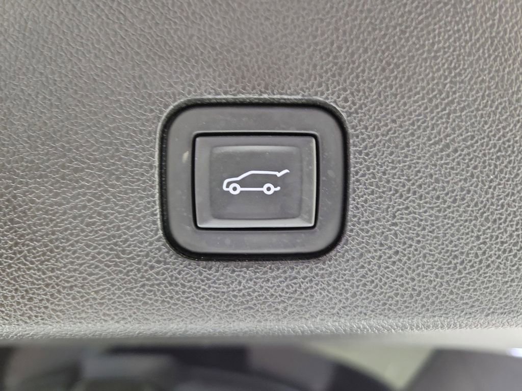 Certified 2023 Cadillac XT6 Premium Luxury image 9