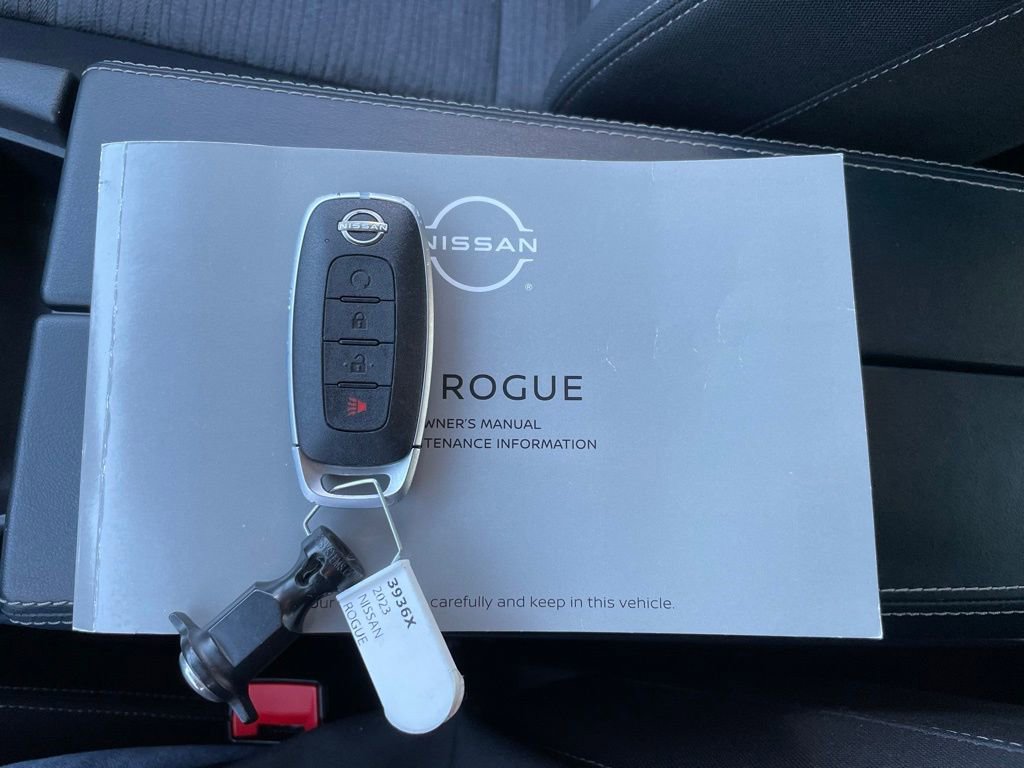 Used 2023 Nissan Rogue SV image 45
