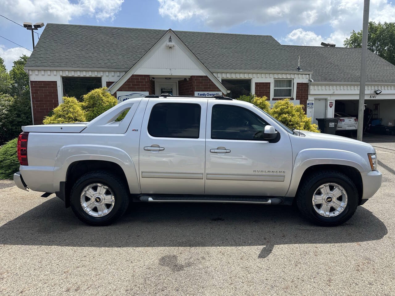Used 2012 Chevrolet Avalanche LT AWD/4WD image 8
