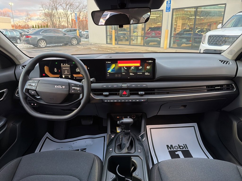 New 2025 Kia K4 LXS image 25