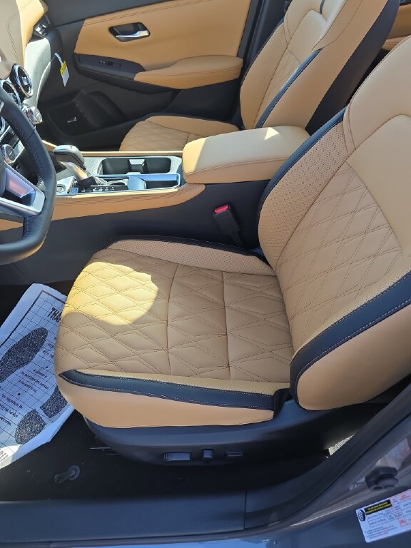 Used 2025 Nissan Sentra SV w/ SV Premium Package image 5