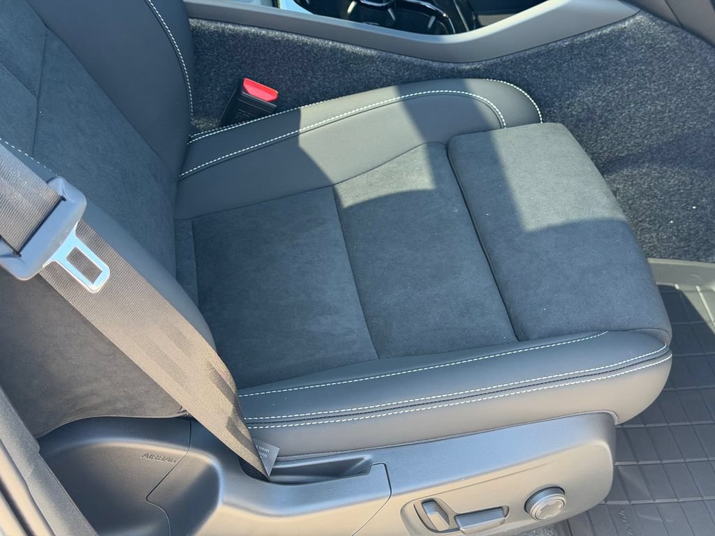 New 2026 Volvo XC40 B5 Ultra w/ Protection Package Premier AWD/4WD image 8