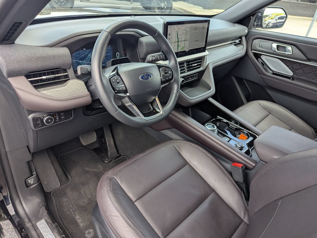 Used 2026 Ford Explorer Platinum w/ LUX Leather Package AWD/4WD image 24