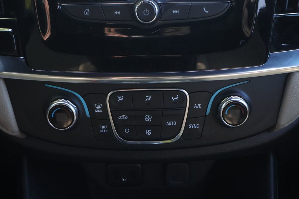 Used 2023 Chevrolet Traverse LS w/ Midnight/Sport Edition FWD image 18