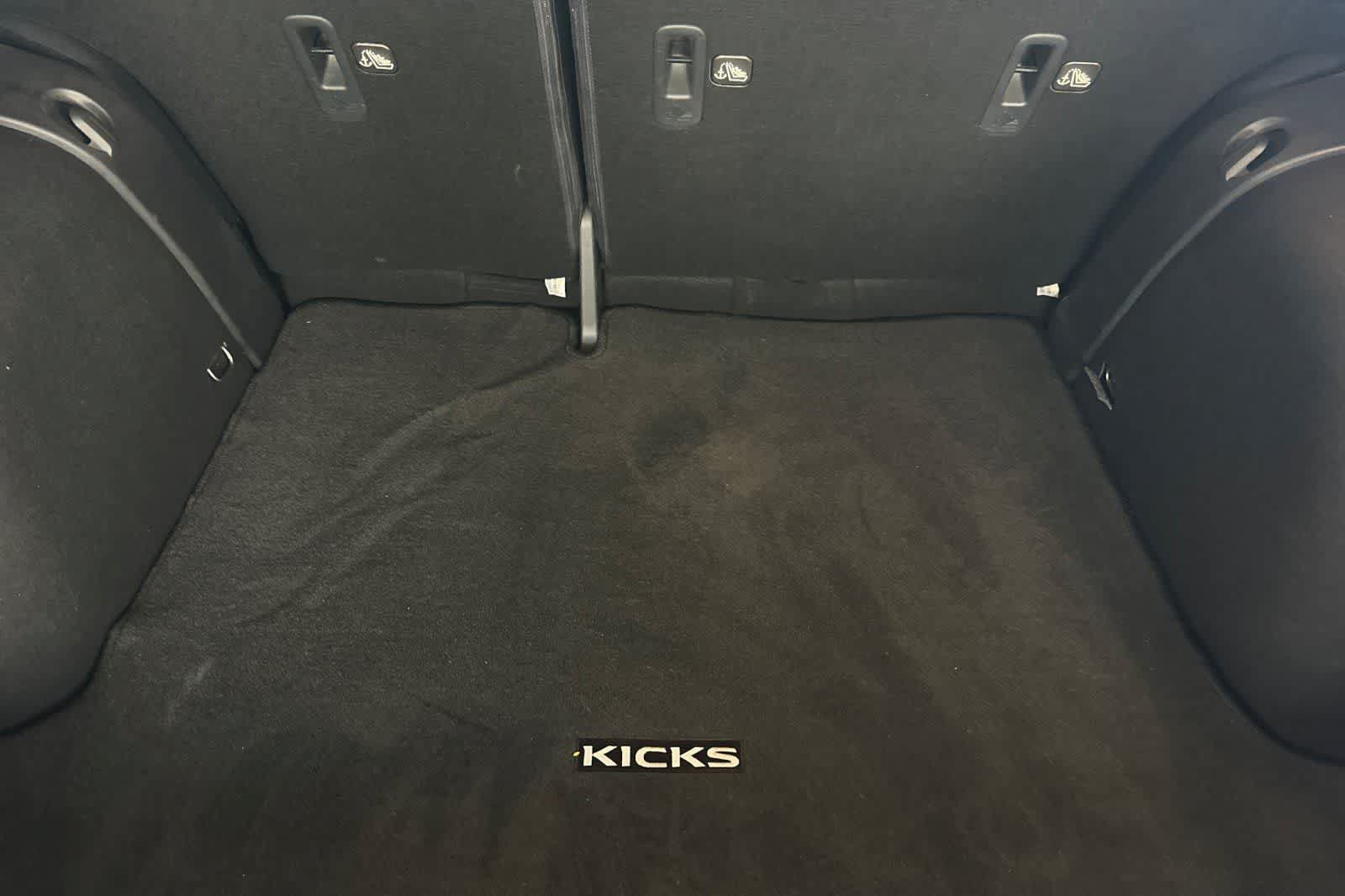 Used 2021 Nissan Kicks SR w/ Interior Electronics Package FWD image 18
