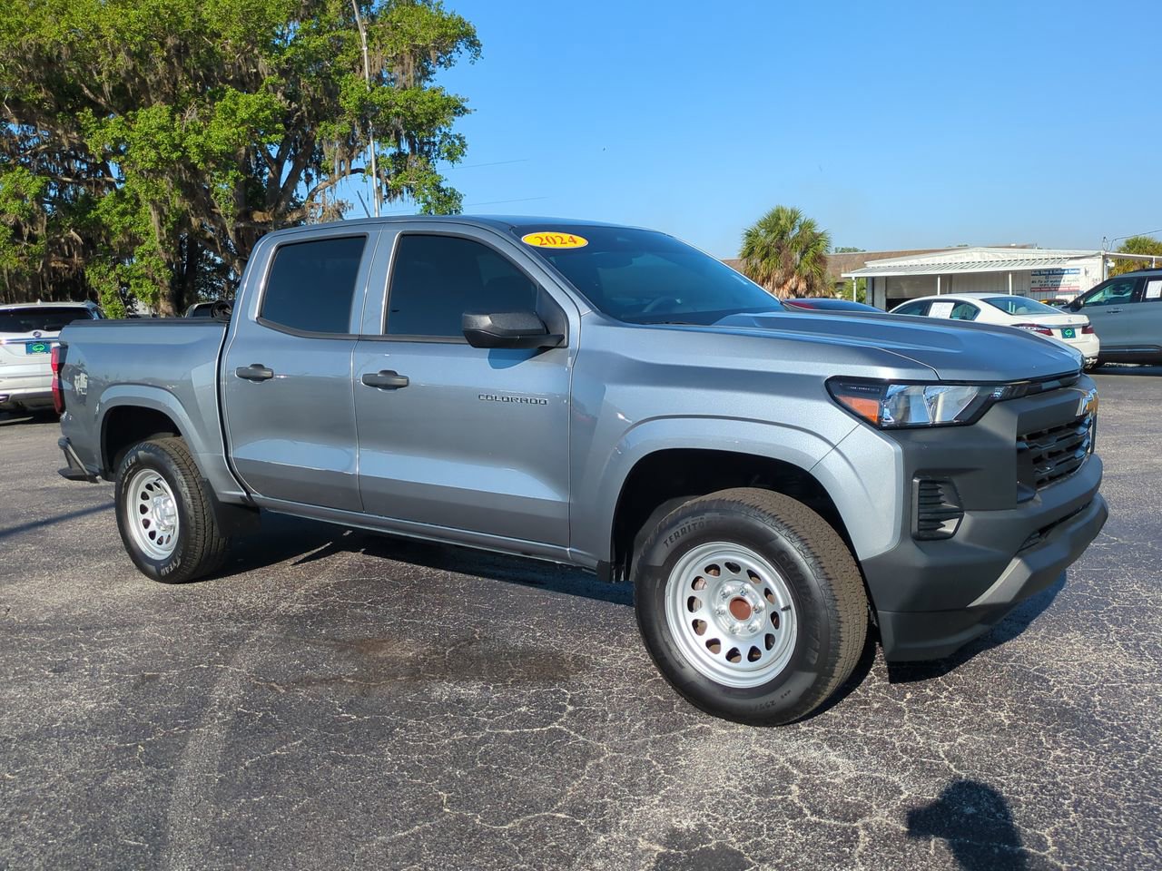 Used 2024 Chevrolet Colorado W/T image 2