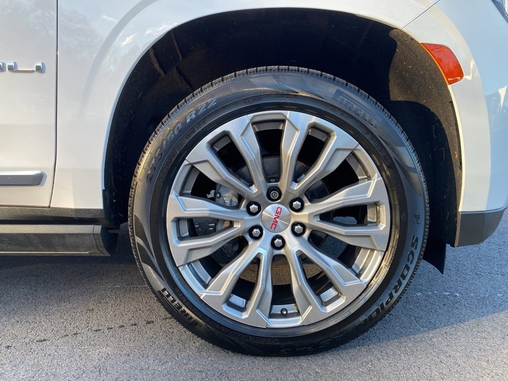 Used 2021 GMC Yukon Denali w/ Denali Premium Package image 10