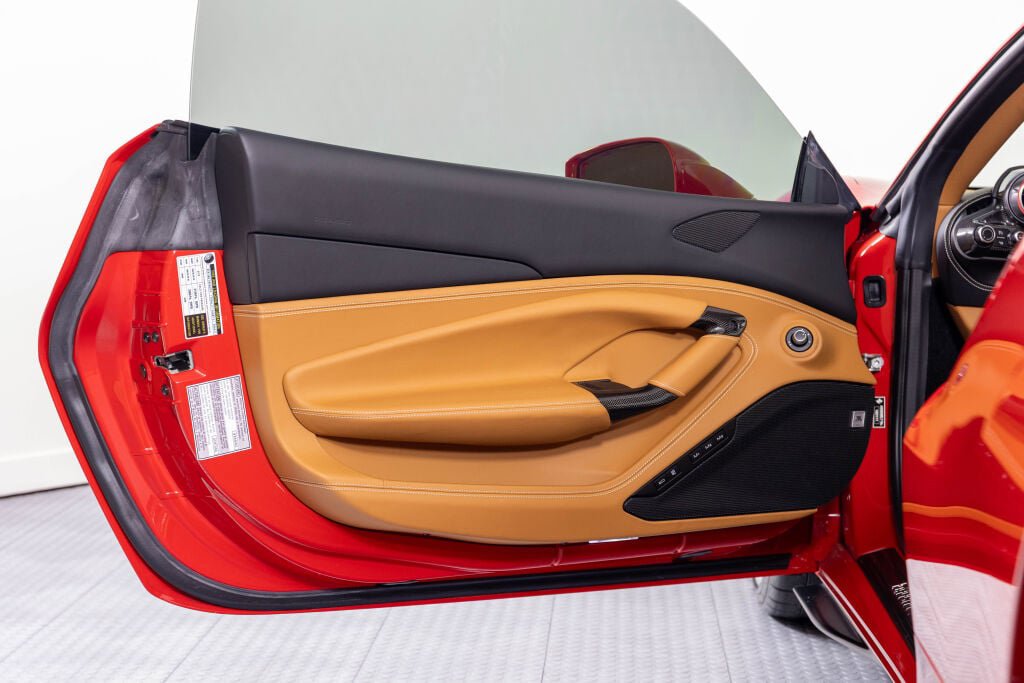 Certified 2021 Ferrari F8 Tributo RWD image 35