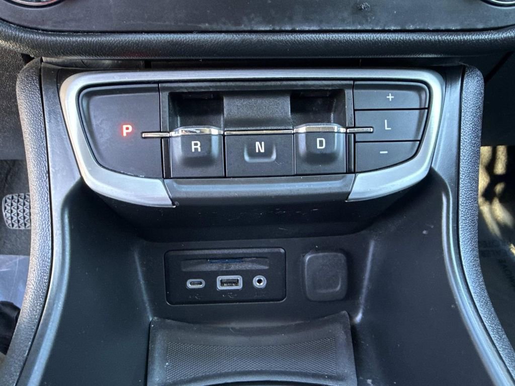 Used 2023 GMC Terrain SLT image 33