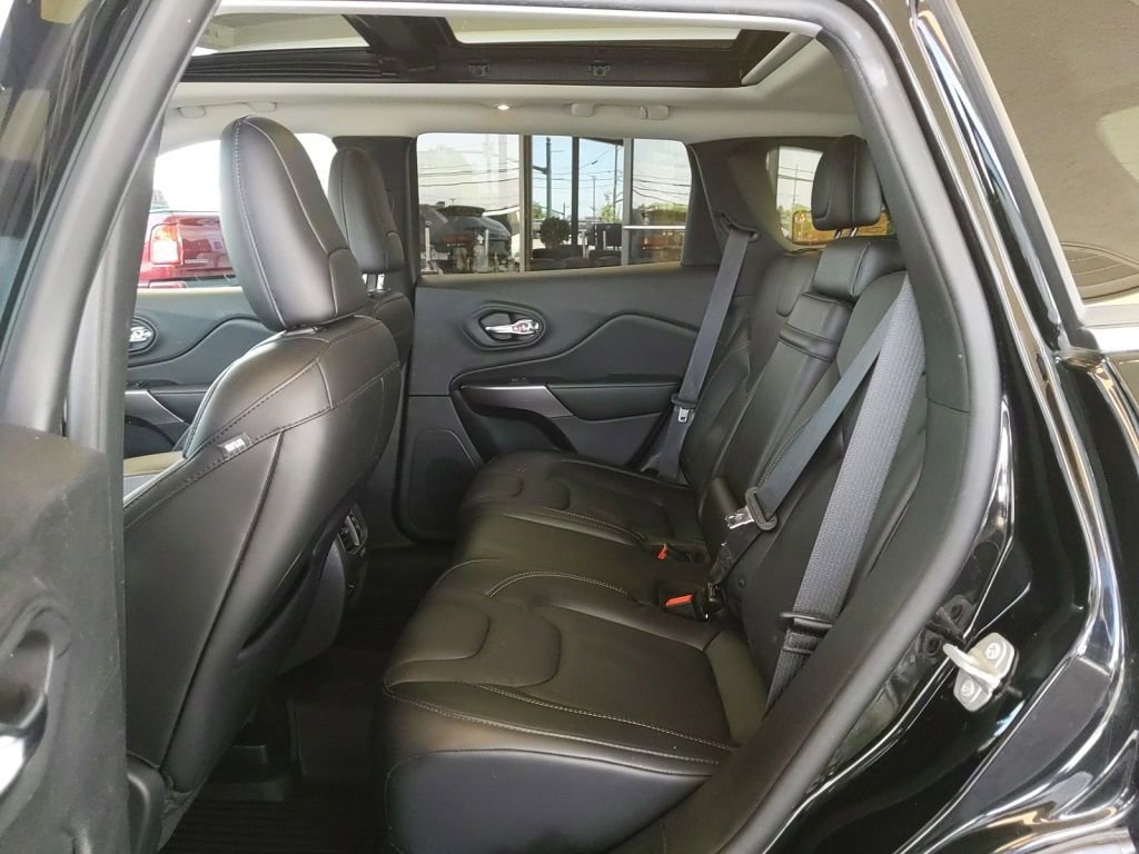 Used 2019 Jeep Cherokee Limited AWD/4WD image 15