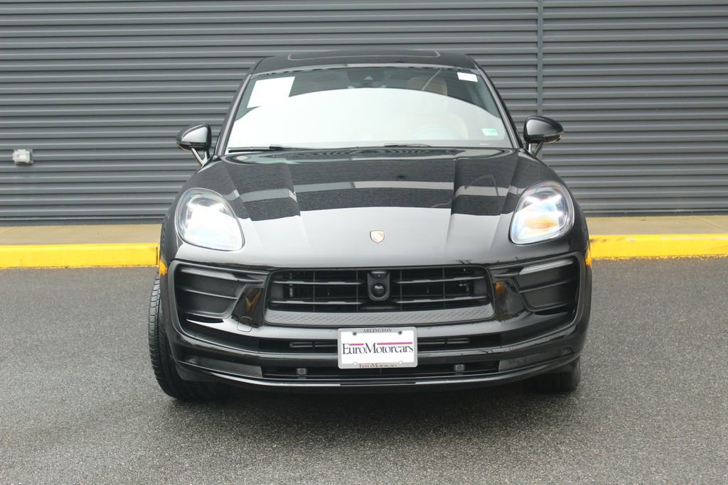 Certified 2025 Porsche Macan image 11