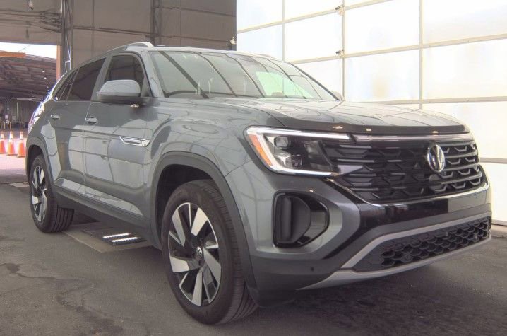 Used 2025 Volkswagen Atlas Cross Sport SE FWD image 4