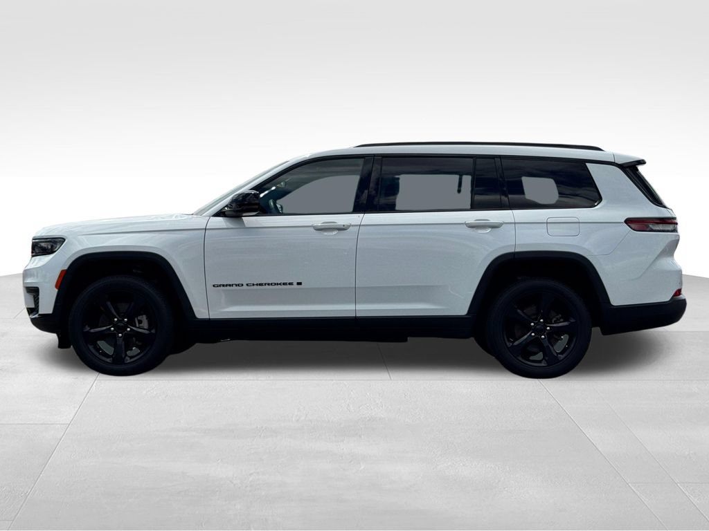 Used 2023 Jeep Grand Cherokee L Laredo AWD/4WD image 4