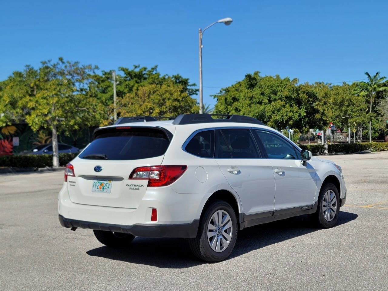Used 2017 Subaru Outback 2.5i Premium AWD/4WD image 6