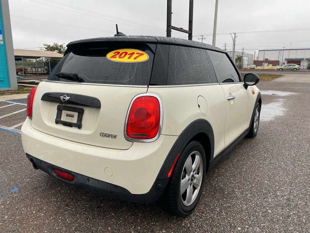 Used 2017 MINI Cooper 2-Door Hardtop image 3