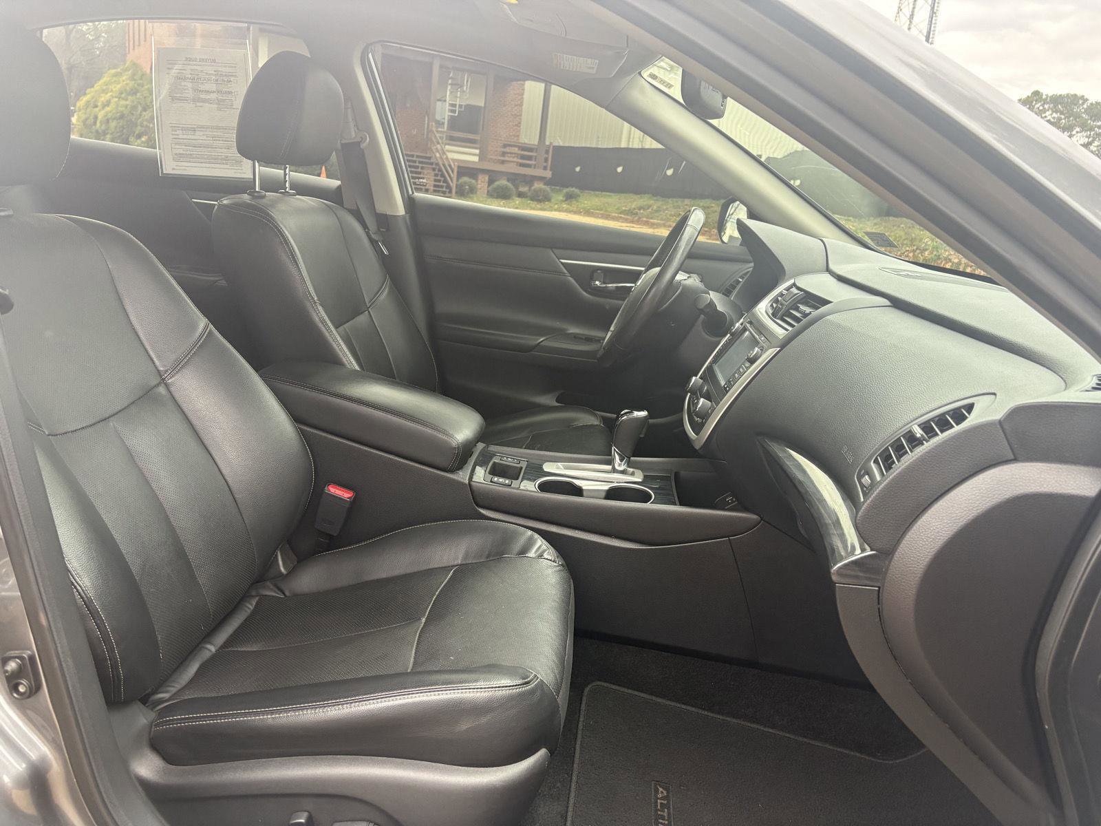 Used 2016 Nissan Altima 2.5 SL w/ 2.5 Technology Package image 17