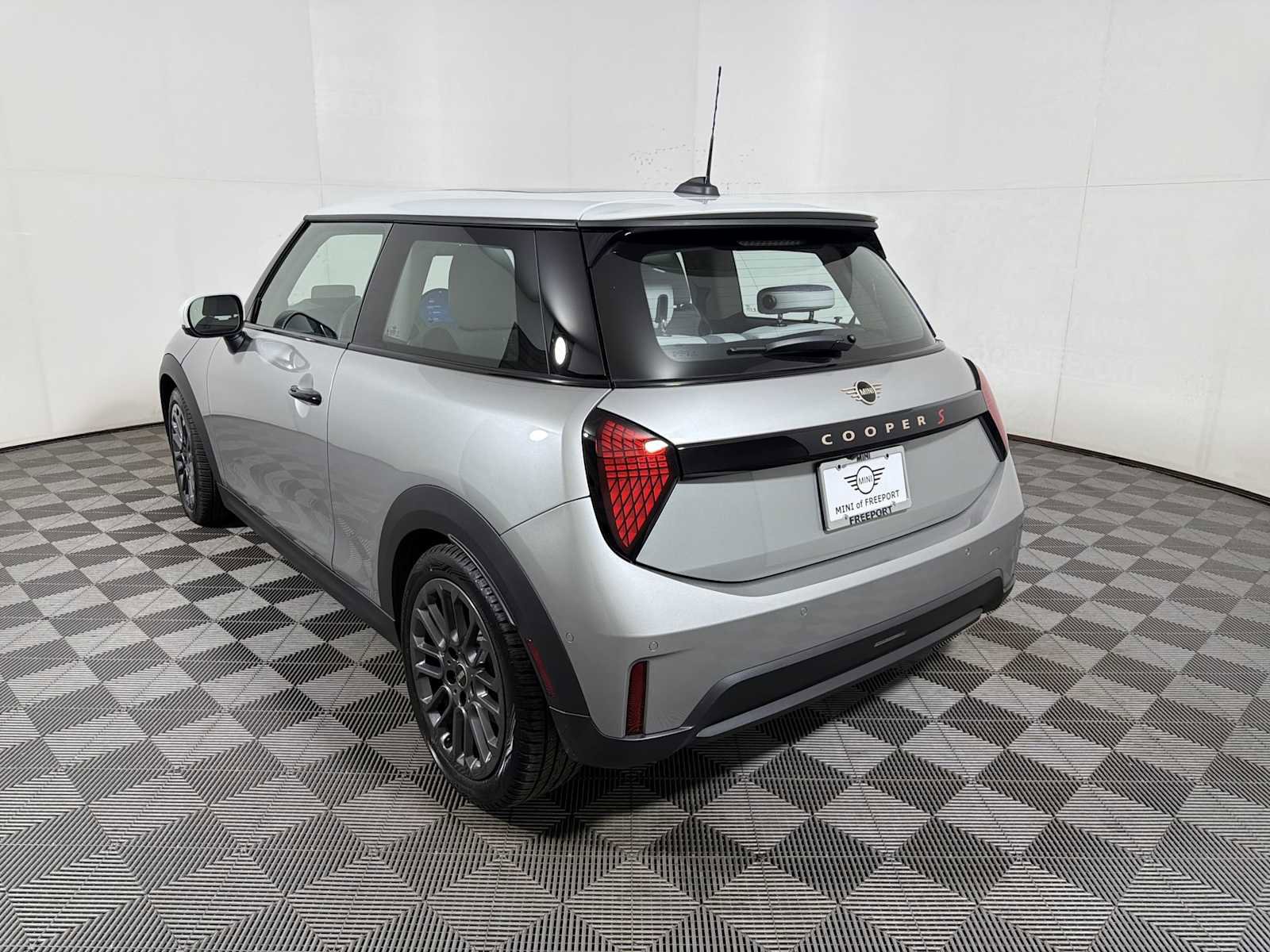 Certified 2025 MINI Cooper S image 5