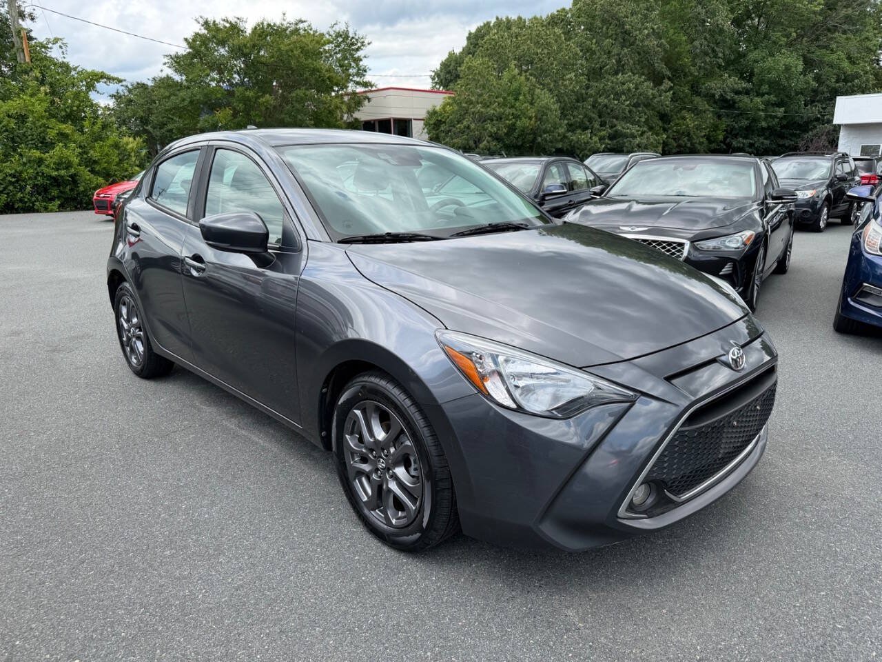 Used 2020 Toyota Yaris LE FWD image 3
