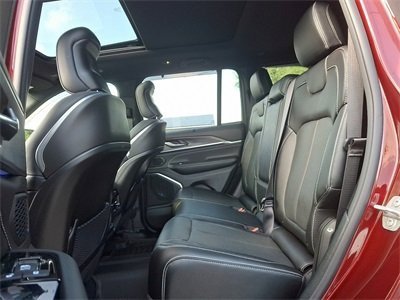 Used 2024 Jeep Grand Cherokee Overland w/ Luxury Tech Group IV image 8